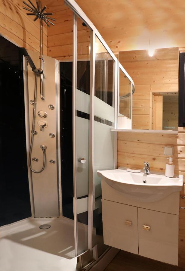 Au Coeur Du Bien-Etre, Chalet Avec Piscine Chauffee Et Couverte, Spa, Sauna, Massages Monteaux Bagian luar foto
