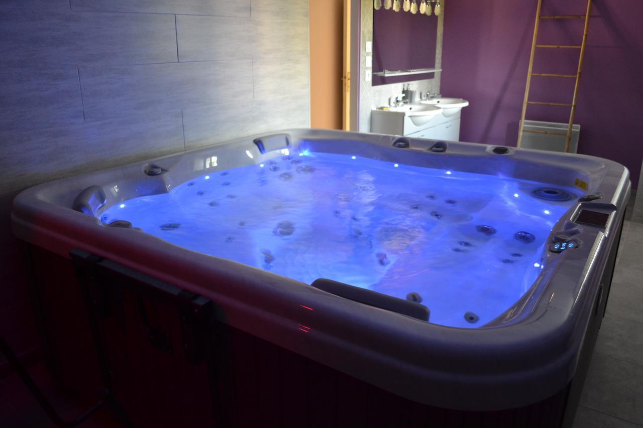 Au Coeur Du Bien-Etre, Chalet Avec Piscine Chauffee Et Couverte, Spa, Sauna, Massages Monteaux Bagian luar foto