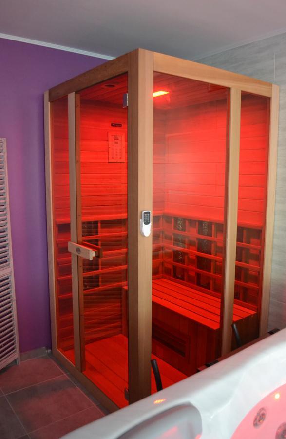 Au Coeur Du Bien-Etre, Chalet Avec Piscine Chauffee Et Couverte, Spa, Sauna, Massages Monteaux Bagian luar foto